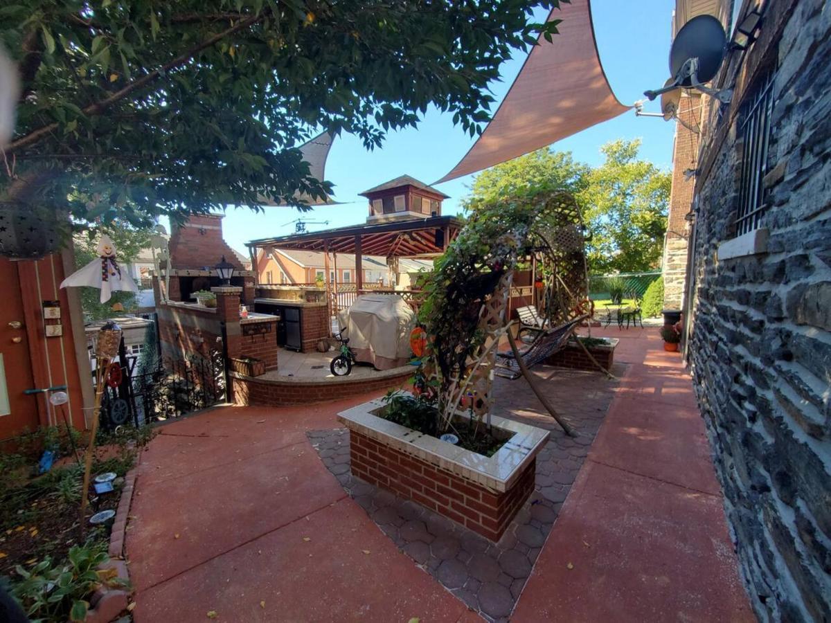 Lovely 2 Bedroom Apartment With 2 Entrance And Parking New York Exterior photo