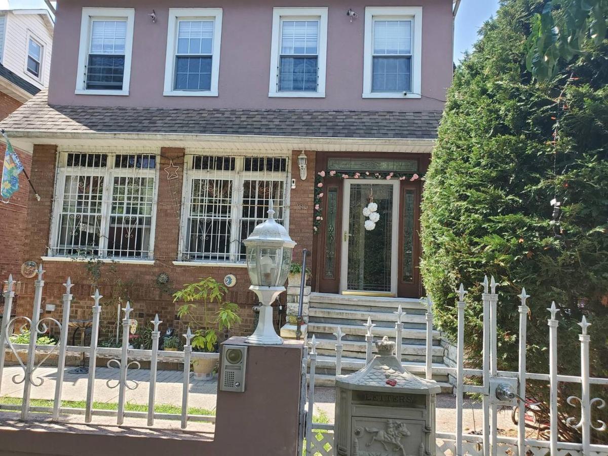 Lovely 2 Bedroom Apartment With 2 Entrance And Parking New York Exterior photo
