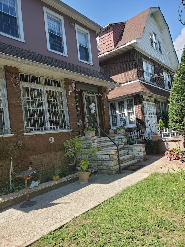Lovely 2 Bedroom Apartment With 2 Entrance And Parking New York Exterior photo